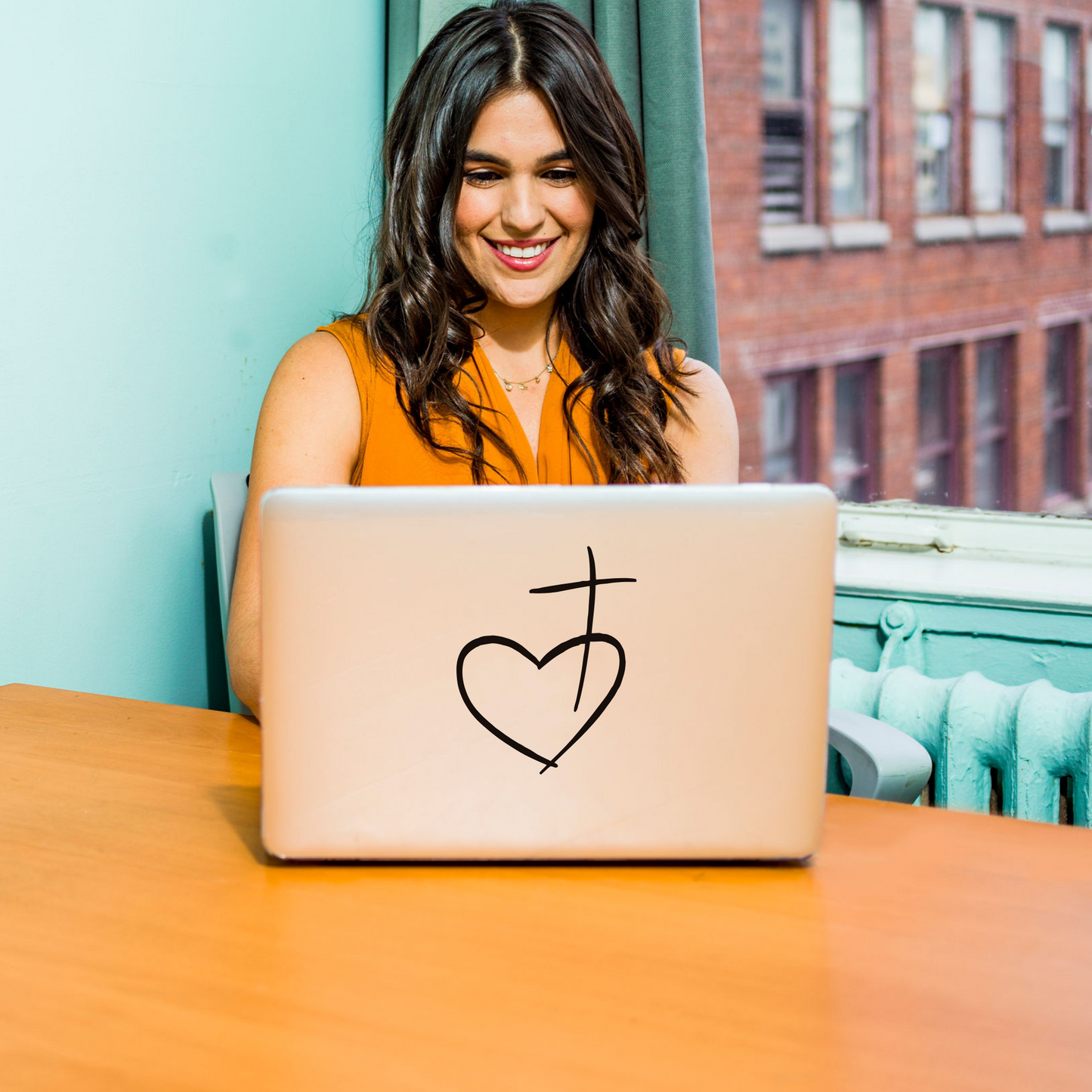 Christian Heart Cross Decal / Calcomanía Cristiana Corazón y Cruz – Vinyl Sticker for Laptop, Car, or Window